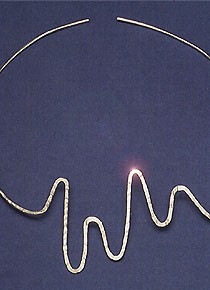 modèle expliqué :<br>collier martelé