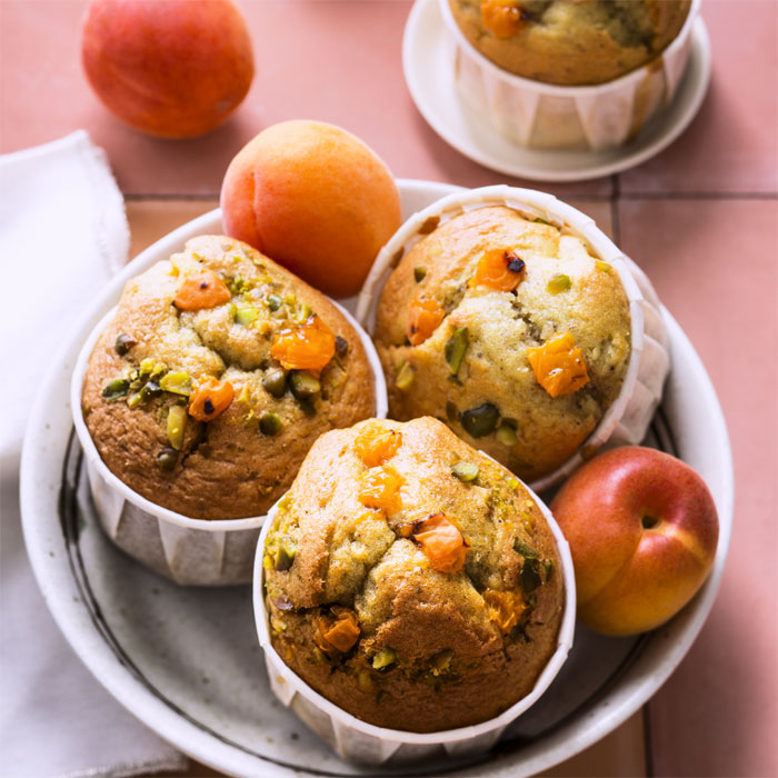 Petits gâteaux moelleux à l'abricot huile d'olive et pistaches - Photo : ©UE/SIPMM abricot/Amélie Roche. Petits gâteaux moelleux à l'abricot huile d'olive et pistaches - Photo : ©UE/SIPMM abricot/Amélie Roche.