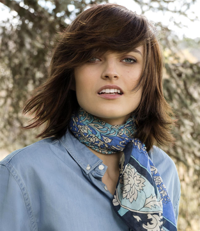 Coiffure cheveux mi-longs, raides et foncés - SAINT ALGUE - Automne-hiver 2016/2017. Coiffure cheveux mi-longs, raides et foncés - SAINT ALGUE - Automne-hiver 2016/2017.
