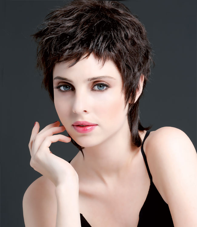 Coiffure cheveux courts, ondulés et foncés - BIGUINE Paris - Automne-hiver 2016/2017. Coiffure cheveux courts, ondulés et foncés - BIGUINE Paris - Automne-hiver 2016/2017.