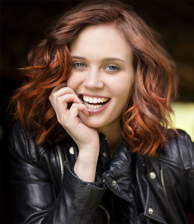 Coiffure cheveux mi-longs, ondulés et foncés - COIFF&Co - Automne-hiver 2016/2017. Coiffure cheveux mi-longs, ondulés et foncés - COIFF&Co - Automne-hiver 2016/2017.