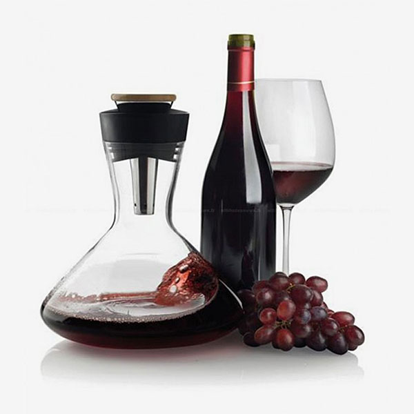 Couleur rouge : carafe aérateur de vin 'Aerato'