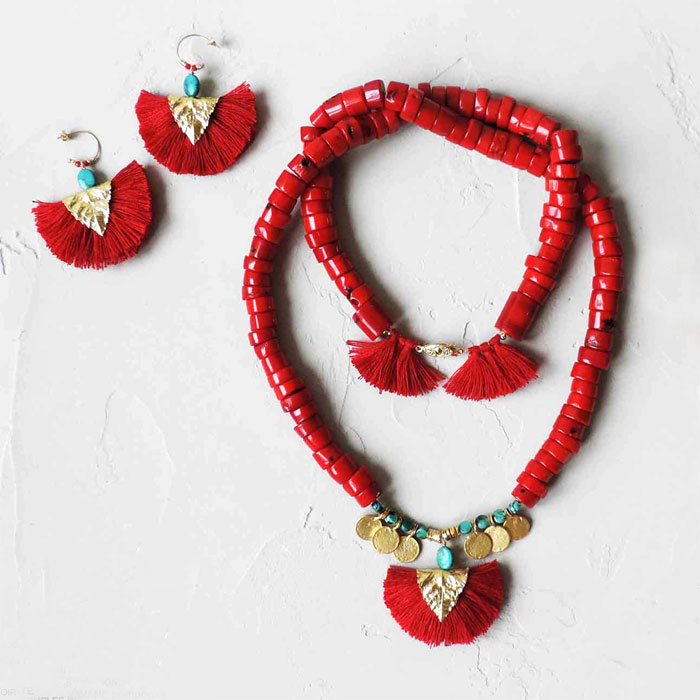 Couleur rouge : parure Elise Tsikis Paris Couleur rouge : parure Elise Tsikis Paris