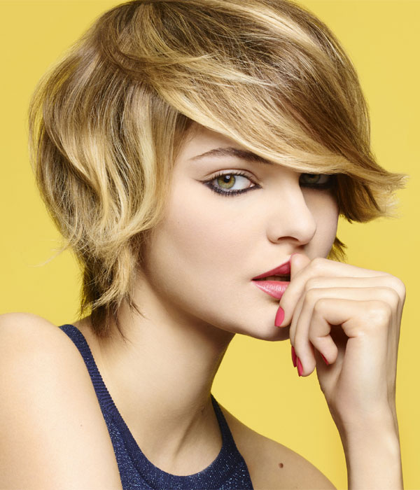 Coupe cheveux clairs raides et courts : Camille ALBANE - Printemps-été 2017. Coupe cheveux clairs raides et courts : Camille ALBANE - Printemps-été 2017.