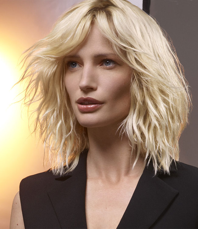 Coupe Coupe cheveux clairs ondulés et mi-longs : DESSANGE Paris - Printemps-été 2017. Coupe Coupe cheveux clairs ondulés et mi-longs : DESSANGE Paris - Printemps-été 2017.