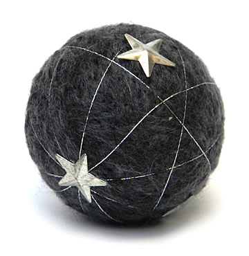 Boule de Noël en feutrine Le Grand Comptoir