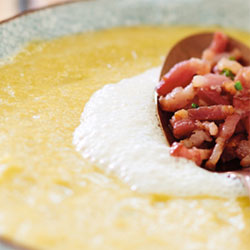 Velouté d'endives, émulsion au lard. Velouté d'endives, émulsion au lard.