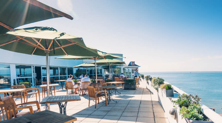 Alliance Pornic - Restaurant La Terrasse / J. Hihn. Alliance Pornic - Restaurant La Terrasse / J. Hihn.