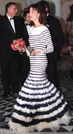 S.A.R. la Princesse de Hanovre habillée par Jean Paul Gaultier à l’occasion du Bal de la Rose 2000 © Eric Gaillard / AFP S.A.R. la Princesse de Hanovre habillée par Jean Paul Gaultier à l’occasion du Bal de la Rose 2000 © Eric Gaillard / AFP