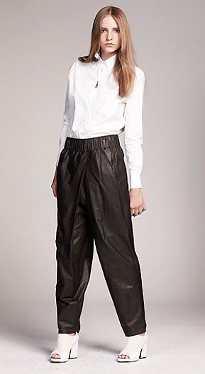 chemise blanche et pantalon de cuir Acne chemise blanche et pantalon de cuir Acne