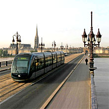 Bordeaux, la Gironde et ses "Scènes d’Eté" dans l'Entre-deux-mers Bordeaux, la Gironde et ses "Scènes d’Eté" dans l'Entre-deux-mers