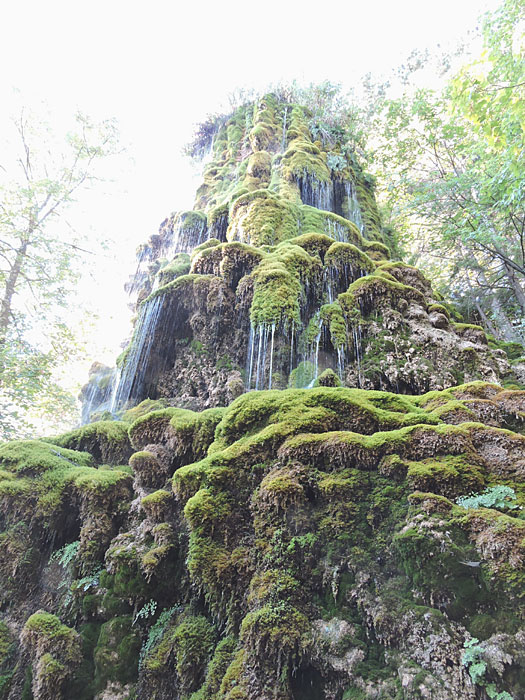 Cascade de tuf au Géoparc de Haute-Provence © ABCfeminin.com.