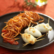 Linguine à la tomate et encornets farcis - photo : François Bertram Linguine à la tomate et encornets farcis - photo : François Bertram