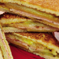 Croque-monsieur aux pousses d’endives, jambon et comté Croque-monsieur aux pousses d’endives, jambon et comté