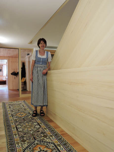 Décor boisé dans les couloirs de l'Hôtel Restaurant Tannahof dans le Vorarlberg © ABCfeminin.com.