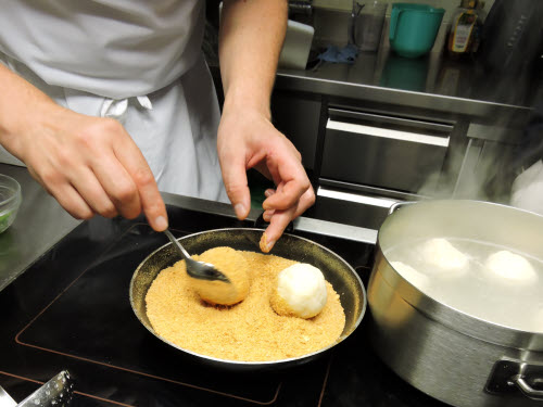 Etape 8 Recette Marillen knödel (Quenelles d'abricot) © ABCfeminin.com.