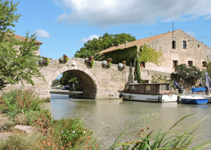 Le Somail au bord du Canal du Midi dans le Minervois © ABCfeminin.com.