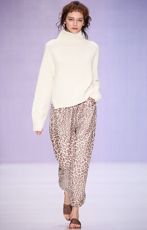 Tendance MAILLE : pull Julia NIKOLAEVA - Automne-Hiver 2017-2018. Tendance MAILLE : pull Julia NIKOLAEVA - Automne-Hiver 2017-2018.