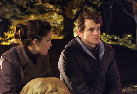 Hugh Dancy (Adam) et Rose Byrne (Beth) dans 'Adam' de Max Meyer. Hugh Dancy (Adam) et Rose Byrne (Beth) dans 'Adam' de Max Meyer.
