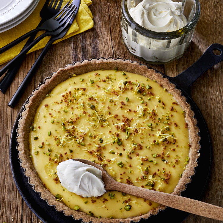 Recette du chef Éric Reithler : tarte au citron, aux spéculos et aux pistaches.