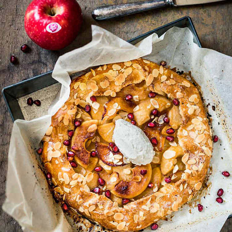 Tarte rustique aux pommes Pink Lady et aux graines de grenade