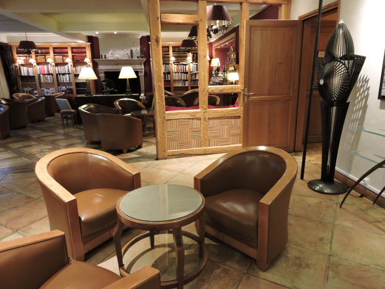 Le bar-bibliothèque de la Côte Saint-Jacques © ABCfeminin.com. Le bar-bibliothèque de la Côte Saint-Jacques © ABCfeminin.com.