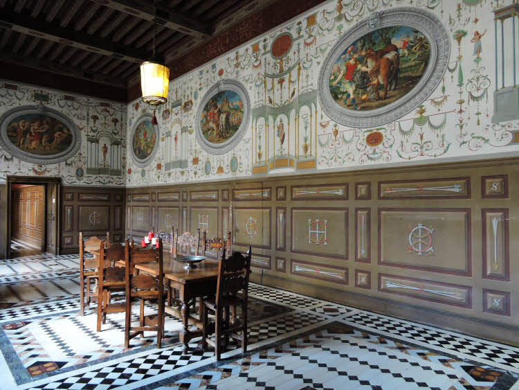 Château d'Ancy le Franc en Bourgogne © ABCfeminin.com. Château d'Ancy le Franc en Bourgogne © ABCfeminin.com.