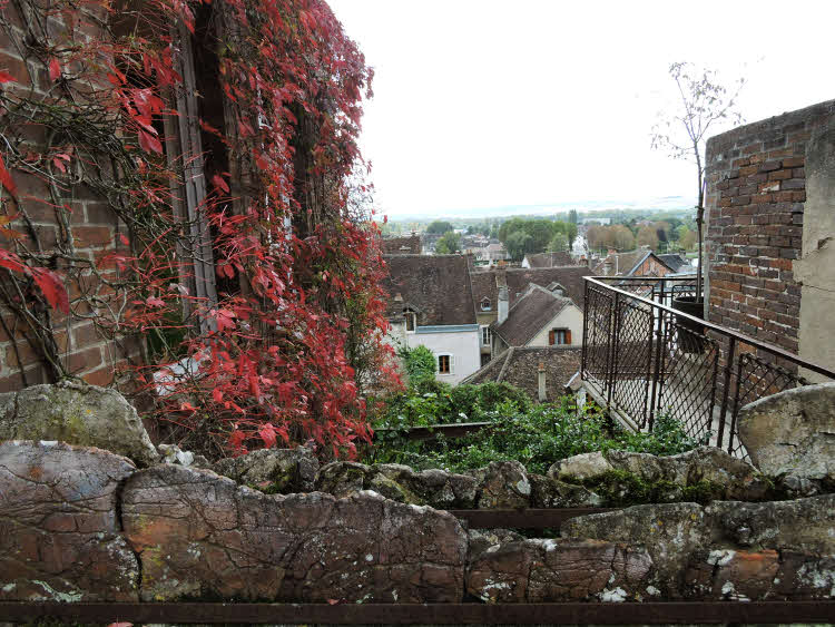 Vue sur la ville de Joigny depuis la terrasse de la Maison Cantoisel © ABCfeminin.com.