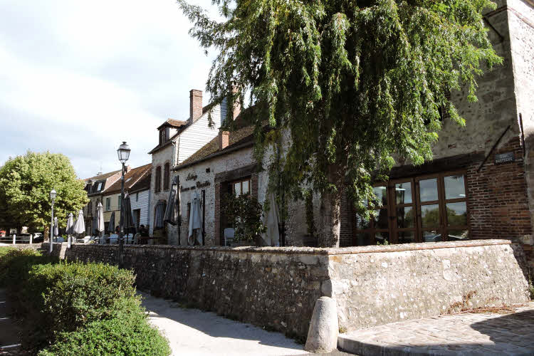 La Lucarne aux Chouettes, auberge et restaurant gastronomique à Villeneuve-sur-Yonne © ABCfeminin.com.