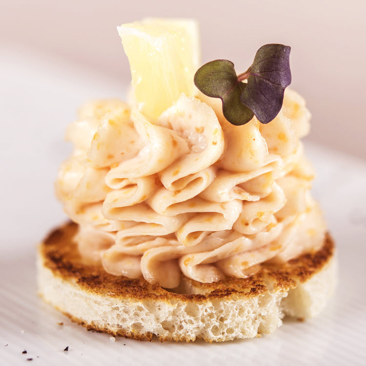 Chantilly de tarama sur mini pain toasté Chantilly de tarama sur mini pain toasté