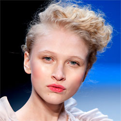 Maquillage du défilé Couture Printemps-été 2010 Christophe Josse. Maquillage du défilé Couture Printemps-été 2010 Christophe Josse.