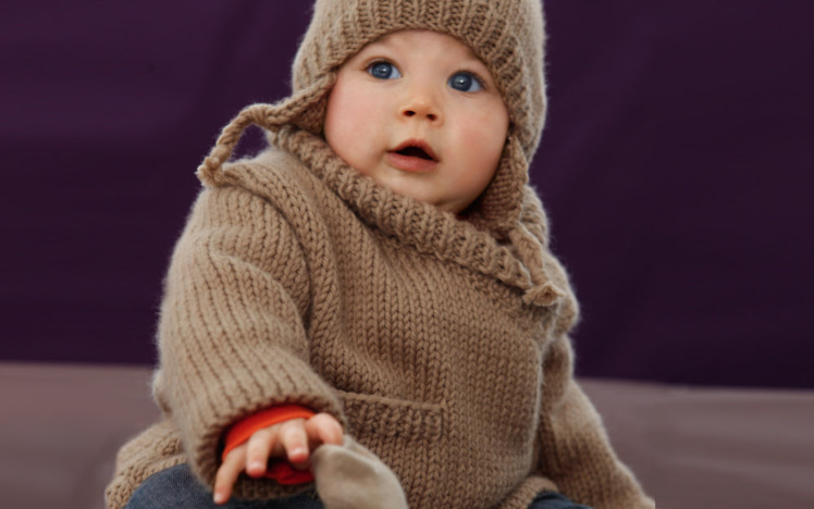 Modèles layette expliqués : veste paletot et bonnet pour bébé © Phildar.