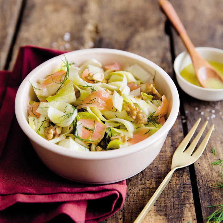 Salade d'endives Perles du Nord, noix, aneth et saumon fumé Salade d'endives Perles du Nord, noix, aneth et saumon fumé