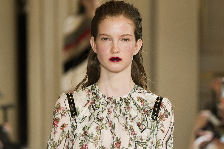 10 idées mode pour 2018 - Silhouette Giambattista Valli. 10 idées mode pour 2018 - Silhouette Giambattista Valli.