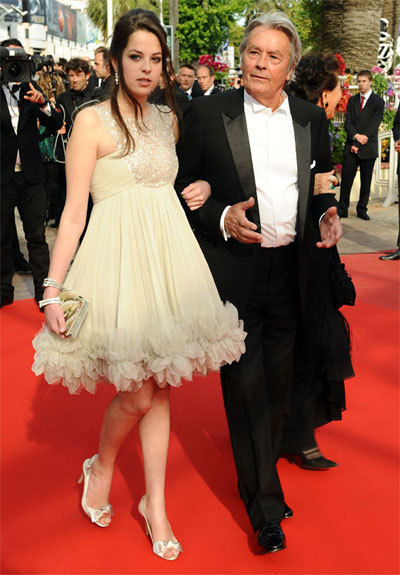 Alain Delon et sa fille Anouchka au Festival de Cannes 2010. Alain Delon et sa fille Anouchka au Festival de Cannes 2010.