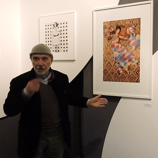Peter Knapp commente sa vision de la photographie lors de l'exposition "Dancing in the Street. Peter Knapp et la mode" à Paris (2018). © D.R. Peter Knapp commente sa vision de la photographie lors de l'exposition "Dancing in the Street. Peter Knapp et la mode" à Paris (2018). © D.R.