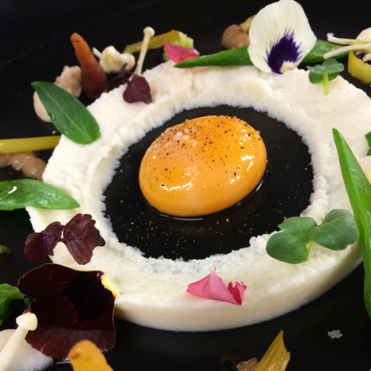 Recette du chef Laurent Huguet : œufs à la crème Dubarry avec pickels de légumes Recette du chef Laurent Huguet : œufs à la crème Dubarry avec pickels de légumes