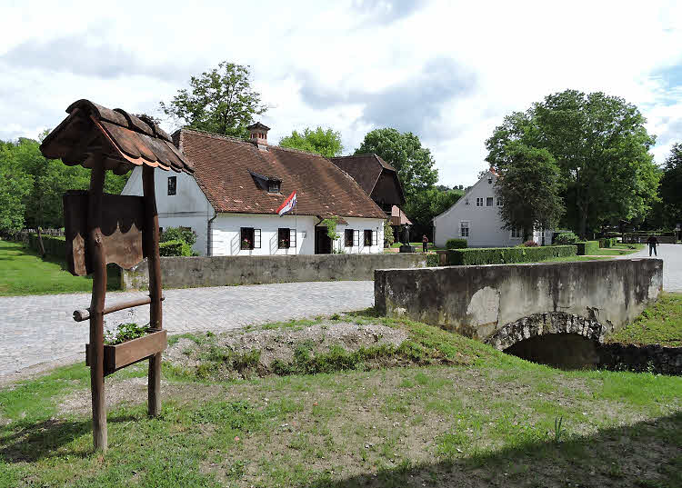 Le village idéal de Kumrovec en Croatie. Le village idéal de Kumrovec en Croatie.