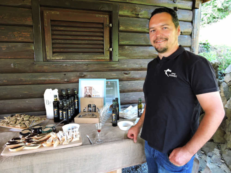 Mladen Cesarec, producteur d'huile de pépins de courge. Mladen Cesarec, producteur d'huile de pépins de courge.