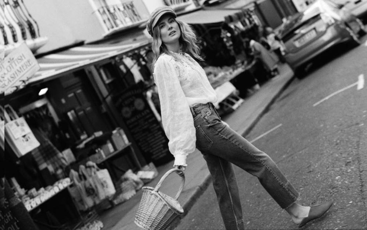 Silhouette tonique en marchant - Look Mango été 2018. Silhouette tonique en marchant - Look Mango été 2018.