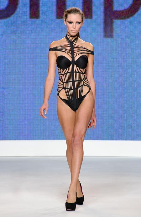 'Morphololy' création lingerie de Nikolay Bojilov, gagnant du concours international 'Triumph Inspiration Award