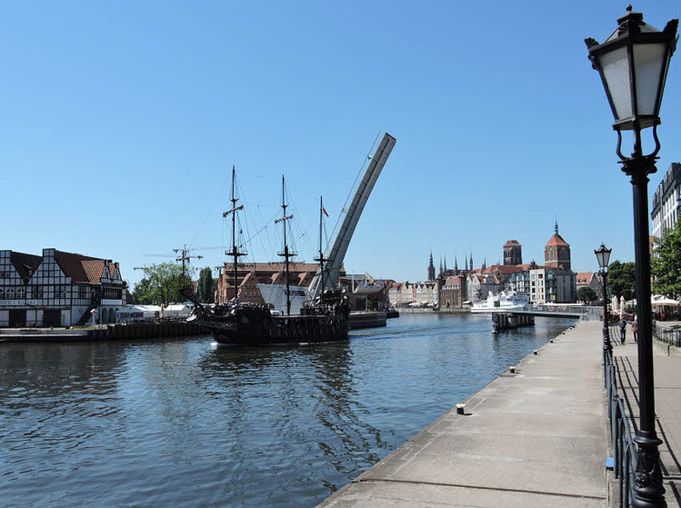Une balade sur la Motlawa à Gdansk peut se faire en galion © ABCfeminin.com. Une balade sur la Motlawa à Gdansk peut se faire en galion © ABCfeminin.com.