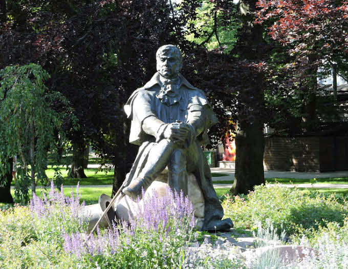 La statue du Dr Jean Georg Haffner, dans un square de Sopot © ABCfeminin.com.