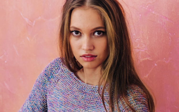 Modèle expliqué gratuit : pull pour femme tricoté au point mousse. Création Phildar. Modèle expliqué gratuit : pull pour femme tricoté au point mousse. Création Phildar.