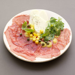 Carpaccio de boeuf et poires en vinaigrette de mangue