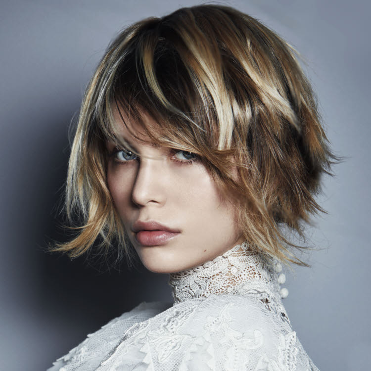 Coupe et coiffure cheveux mi-longs COIFFURE du MONDE - Automne-hiver 2018-2019.