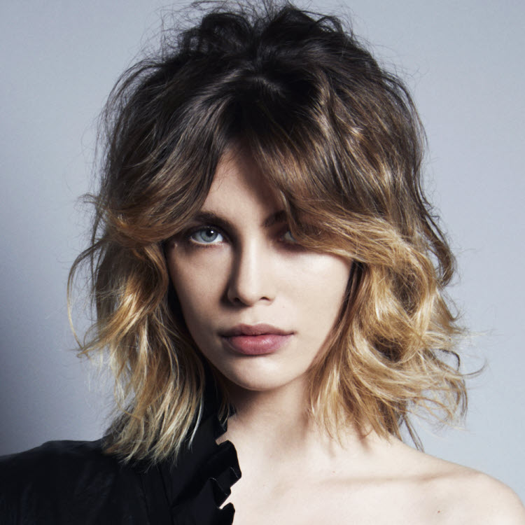 Coupe et coiffure cheveux mi-longs COIFFURE du MONDE - Automne-hiver 2018-2019.