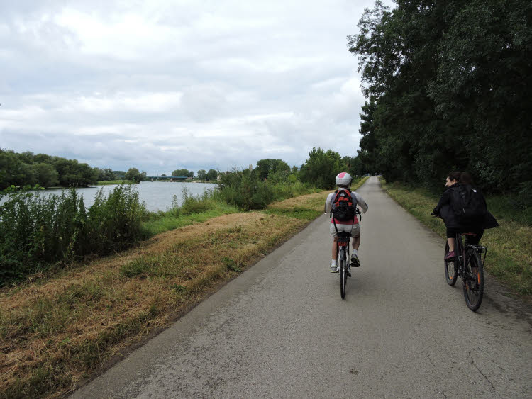 En passant par 'La Bressane' à vélo © ABCfeminin.com. En passant par 'La Bressane' à vélo © ABCfeminin.com.