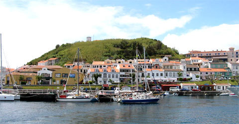 Le Port de Faial à Horta aux Açores Le Port de Faial à Horta aux Açores