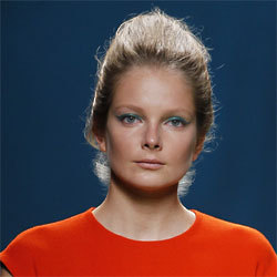 Juan Duyos, une mode pour toutes, de 20 à 80 ans... et plus Juan Duyos, une mode pour toutes, de 20 à 80 ans... et plus